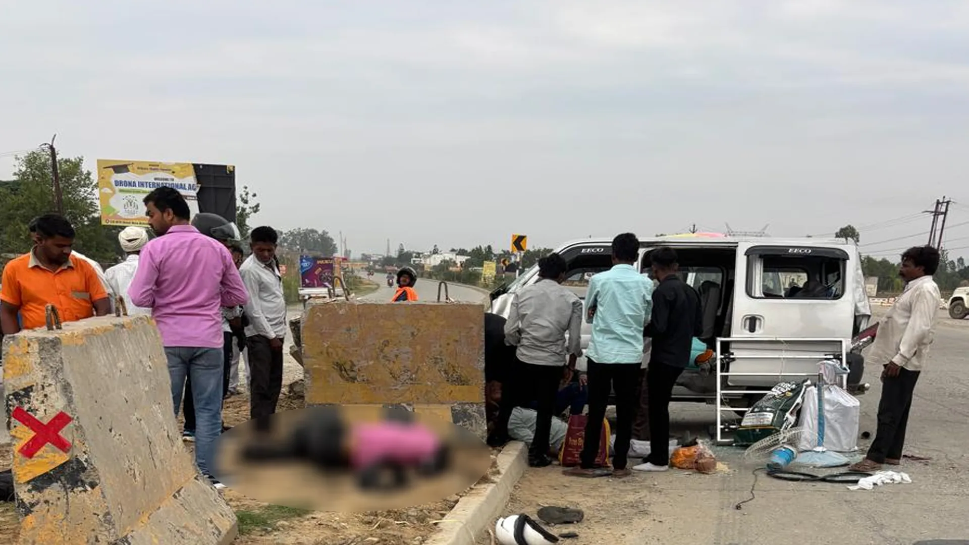 बिजनौर: ईको और बाइक की जबरदस्त भिड़ंत में दो युवकों की मौत, पांच गंभीर घायल