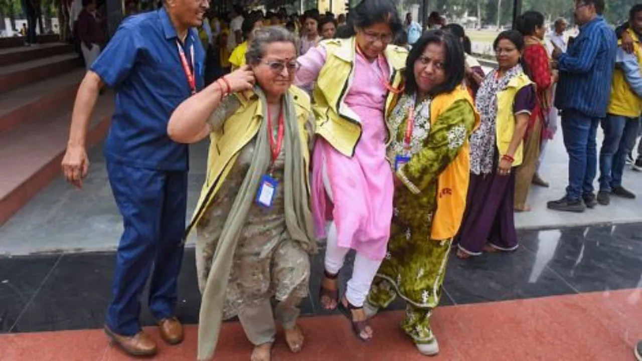 देश के 244 शहरों में ब्लैकआउट : युद्ध जैसी स्थिति से निपटने के लिए तैयारी हुई तेज