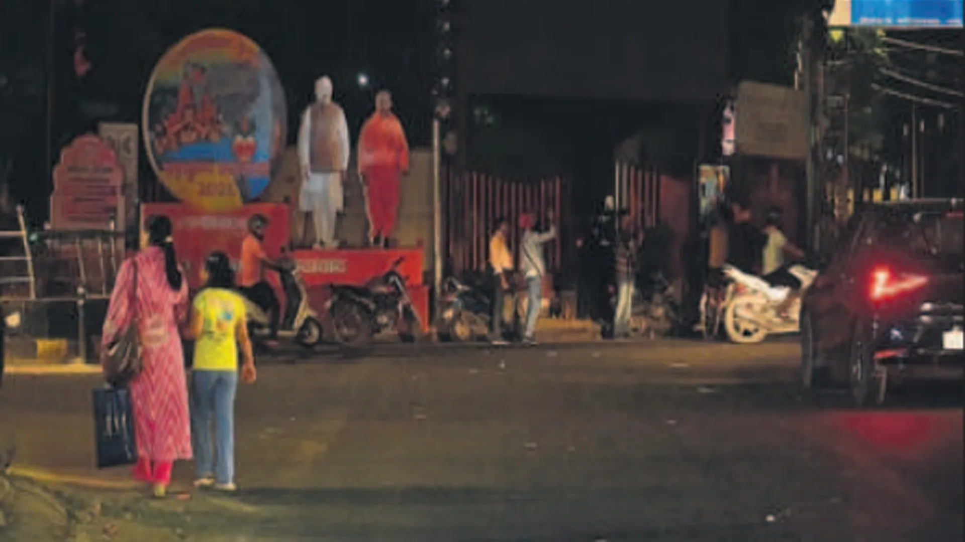 मुरादाबाद: महानगर में पीलीकोठी चौराहे पर 10 मिनट के लिए ब्लैक आउट