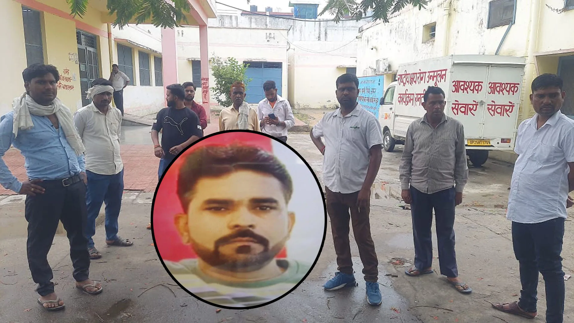 रामपुर: बेकाबू क्रेन की चपेट में आकर बाइक सवार रसोइया की मौत