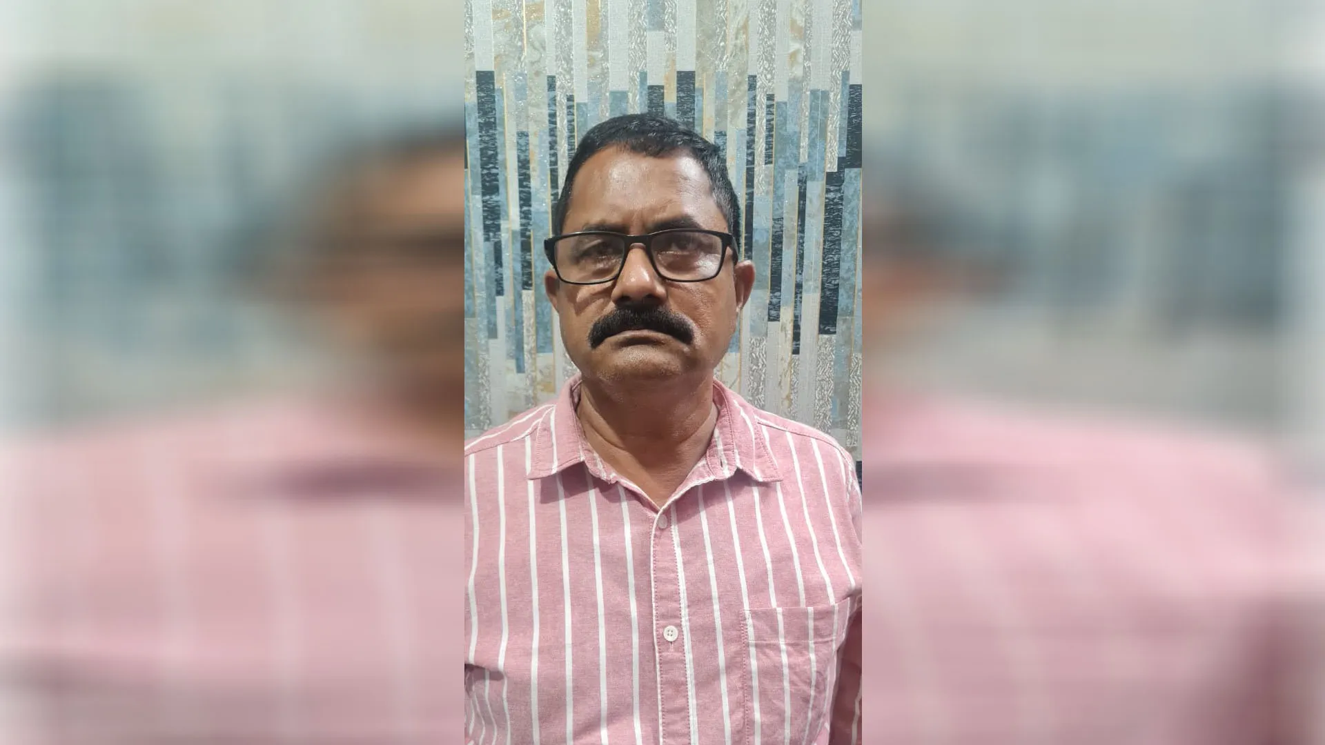 Bareilly: जमीन पैमाइश के नाम पर मांगी रिश्वत...राजस्व निरीक्षक 10 हजार लेते रंगे हाथ गिरफ्तार