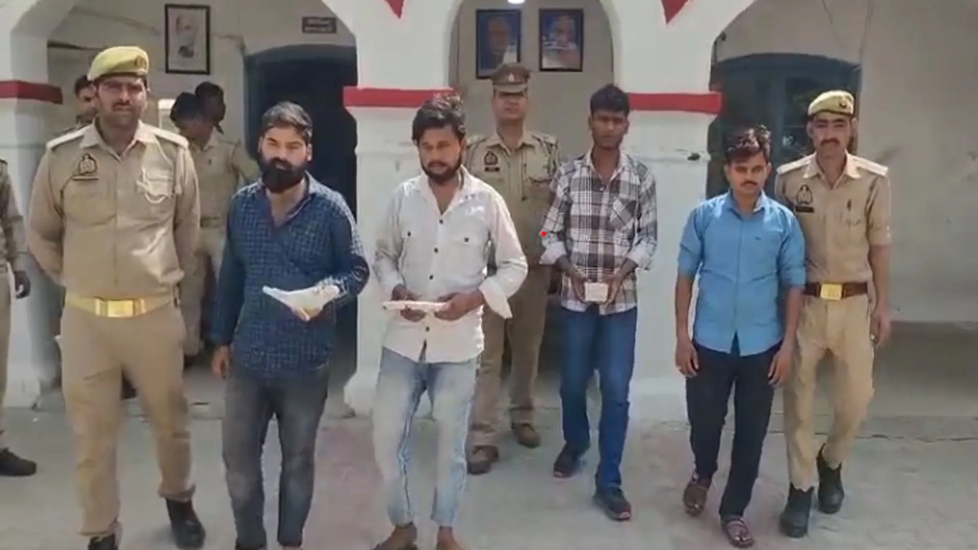 बदायूं: तमंचे के बल पर व्यापारी से लूट के चार आरोपी गिरफ्तार, एक फरार