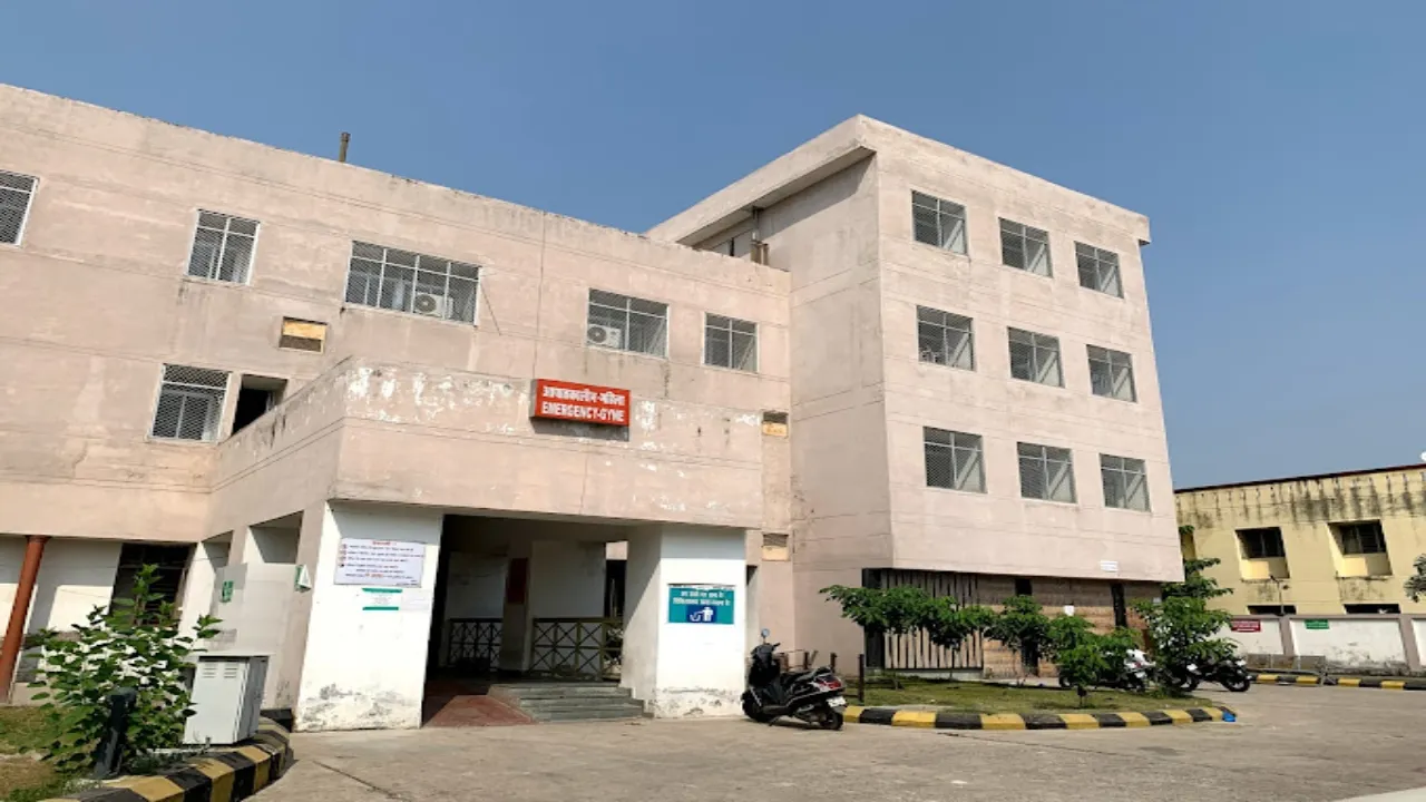 लोकबंधु अस्पताल में तीमारदारों ने की तोड़फोड़, कर्मियों से की हाथापाई, दो गिरफ्तार