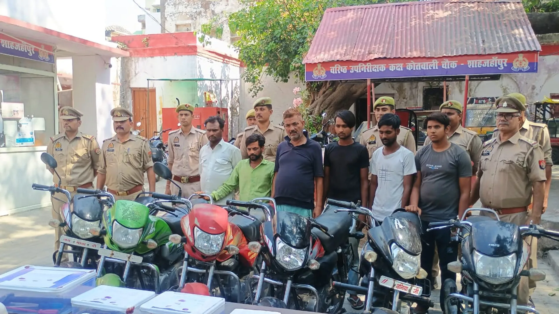 शहजहांपुर: वाहन चोर गिरोह का खुलासा...चोरी की बाइक समेत छह गिरफ्तार