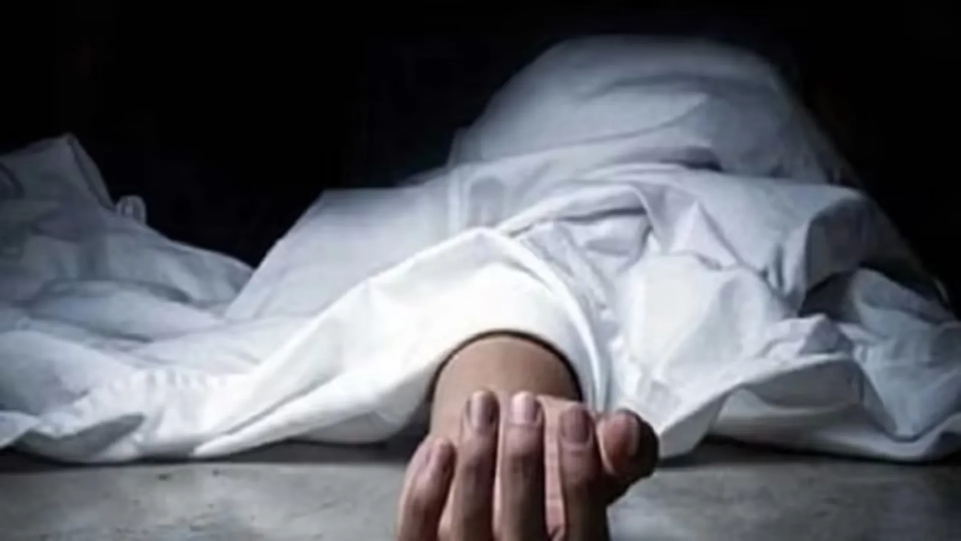 बिजनौर: कब्रिस्तान में मिला शव डीएम के ड्राइवर के बेटे का निकला