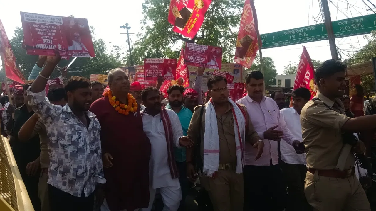  गोंडा  : 437 लाभार्थियों की लोन फाइल लंबित देख भड़के मंत्री निषाद