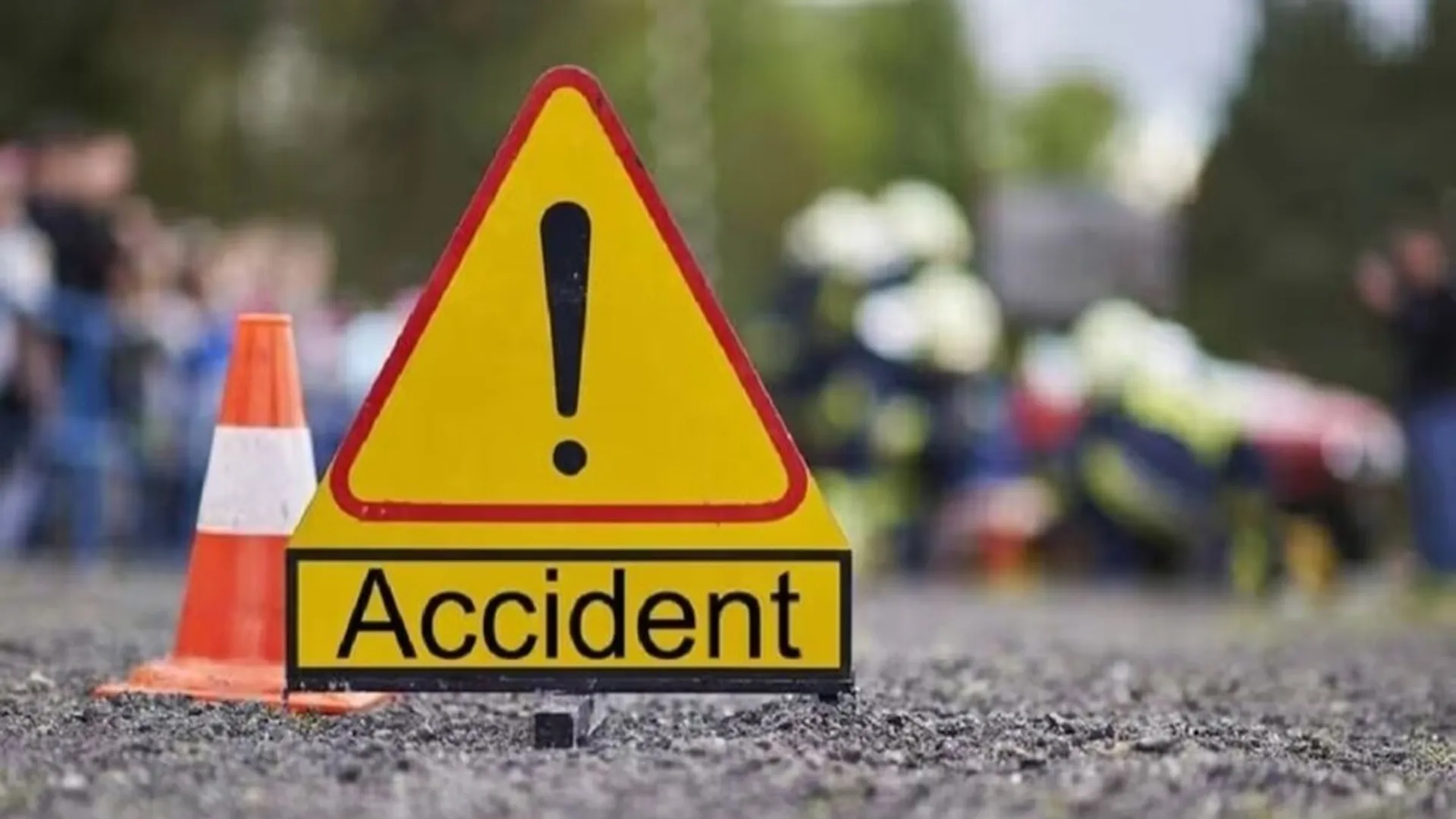 बदायूं: दवा लेकर लौट रहे बाइक सवार दंपति को कार ने मारी टक्कर...पत्नी की मौत