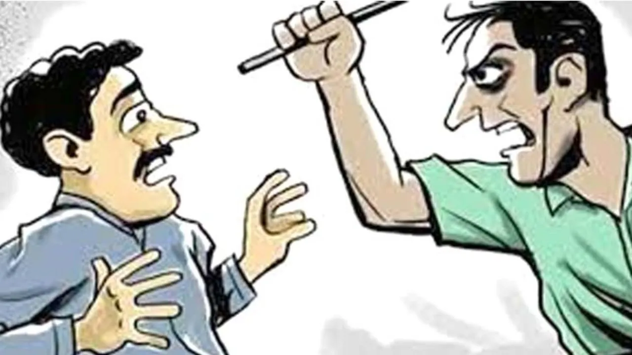 बदायूं: जिला अस्पताल में बंधक बनाकर कर्मचारियों से मारपीट, सीसीटीवी में कैद हुई घटना