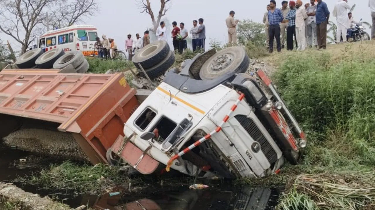 रामपुर के स्वार और ढकिया में हुए हादसे में चालक सहित दो की मौत, परिवार में मचा कोहराम