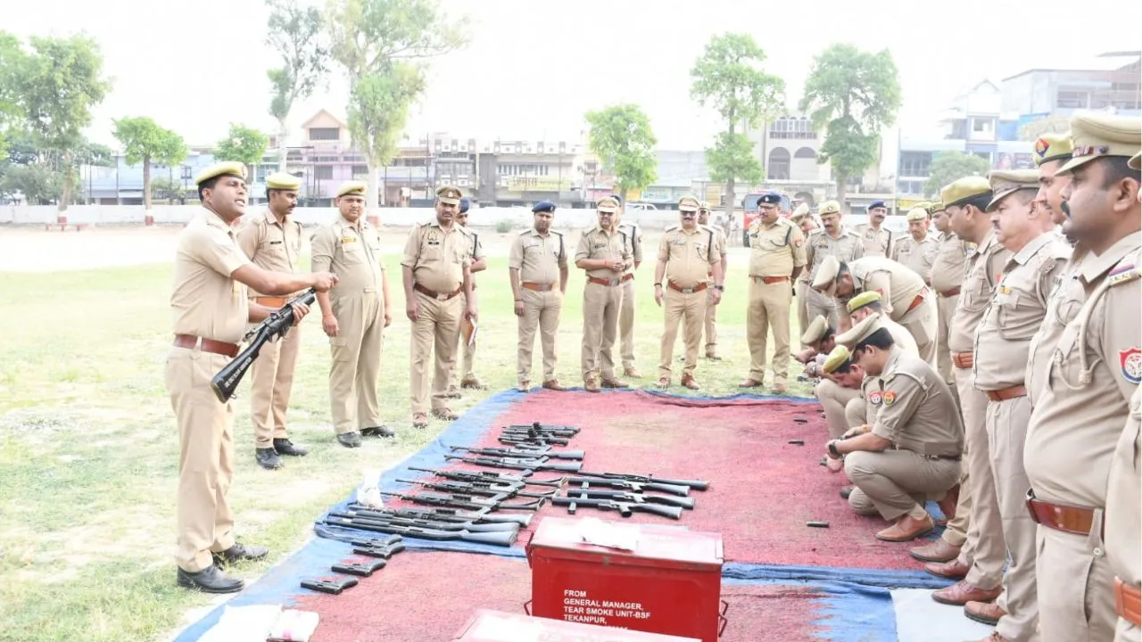 बदायूं: दंगा को लेकर तैयार किए गए पुलिसकर्मी, एसएसपी ने किया मुआयना