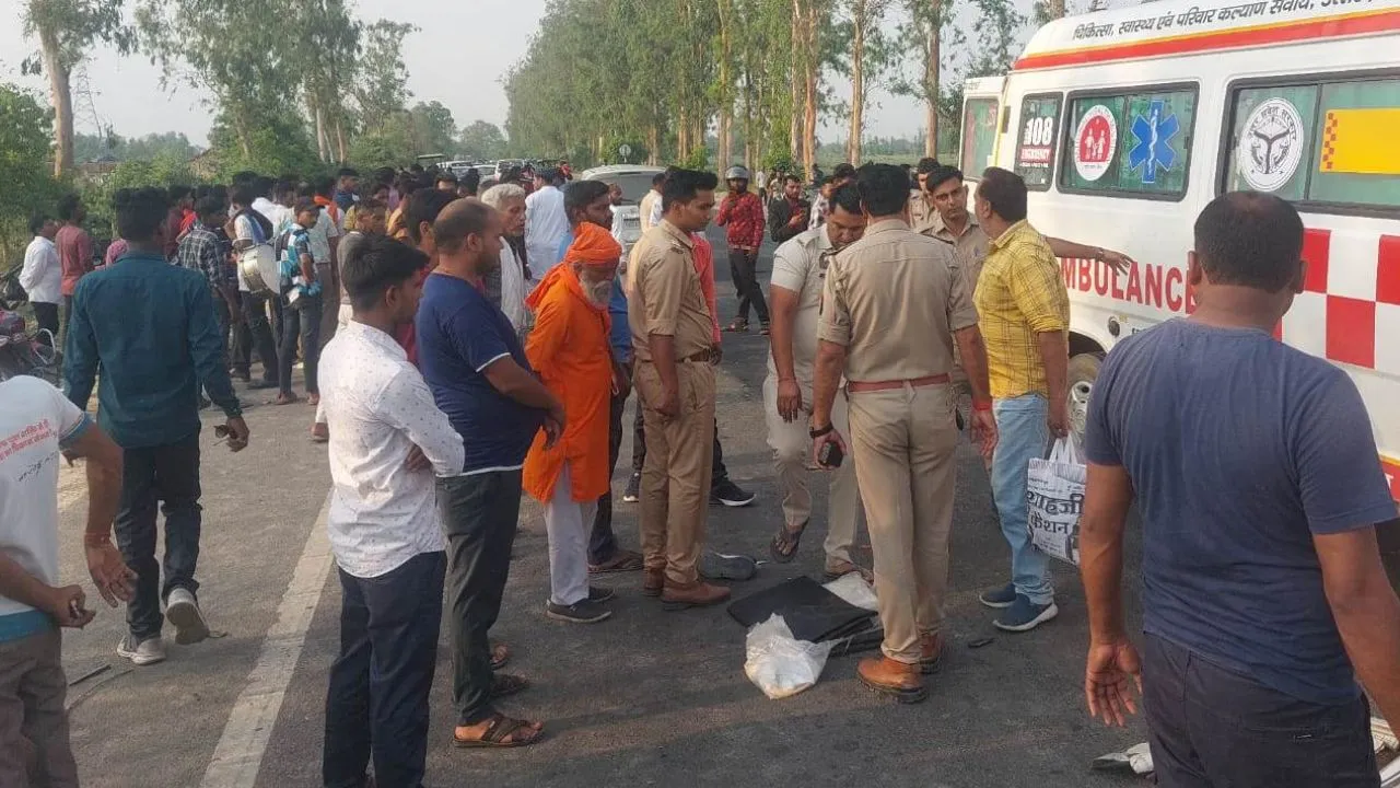 पीलीभीत: तेज रफ्तार कार ने ली दो जिंदगियां, मां और मासूम बेटा घायल