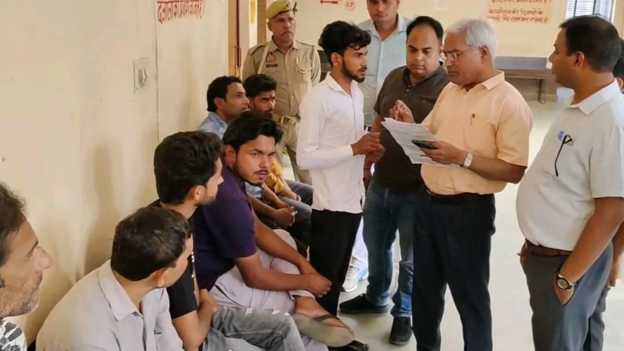 संभल एआरटीओ कार्यालय में सिटी मजिस्ट्रेट ने मारा छापा, हिरासत में आधा दर्जन लोग