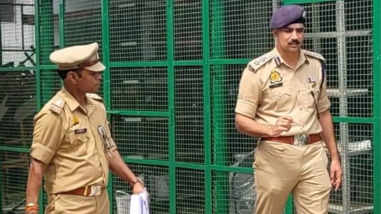 पीलीभीत: पुलिस लाइन में एसपी का निरीक्षण, सुधार कार्यों के दिए निर्देश