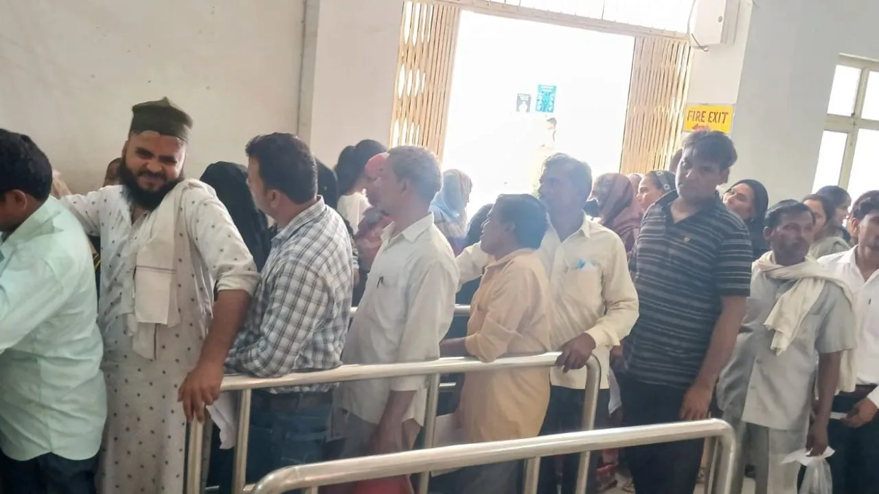 कासगंज: गर्मी ने बढ़ाई बीमारियां, अस्पतालों में मरीजों की भरमार