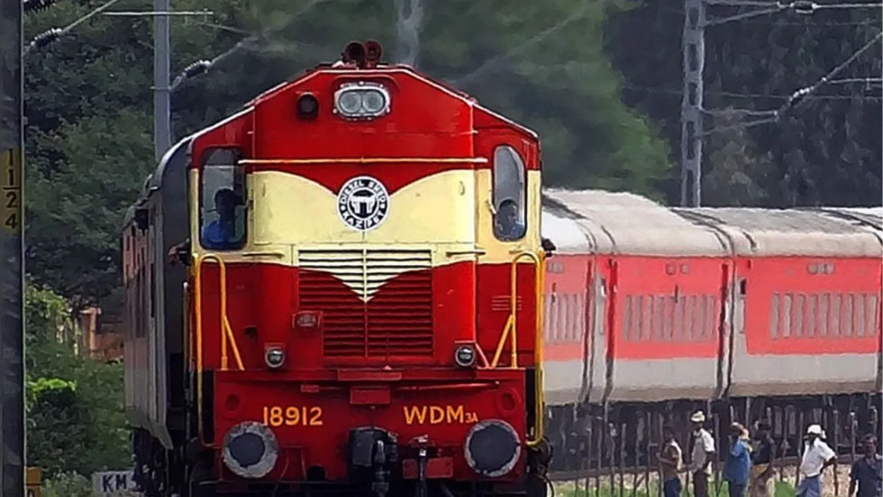 शाहजहांपुर: गर्मी में यात्रियों को बड़ी राहत, समर स्पेशल ट्रेन का संचालन शुरू