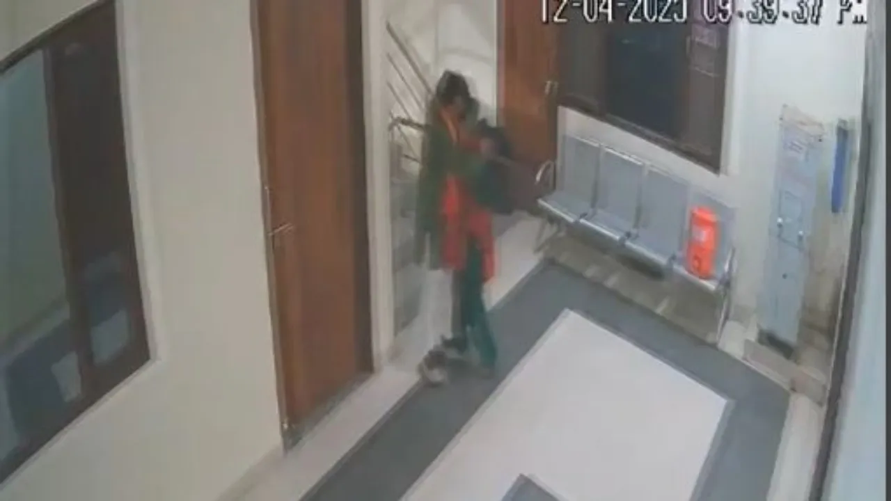 गोंडा : भाजपा जिलाध्यक्ष ने महिला कार्यकर्ता संग की गंदी हरकत, video viral