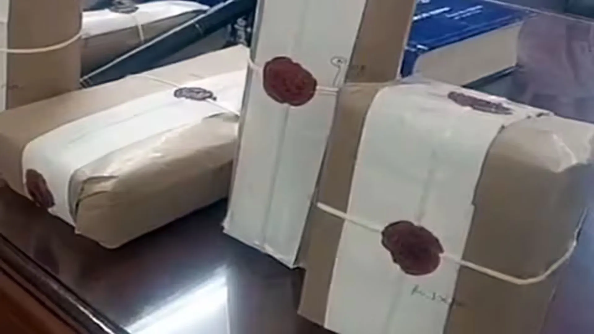 बदायूं: खाद्य सुरक्षा विभाग ने बाजार कोल्ड ड्रिंक के लिए सैंपल