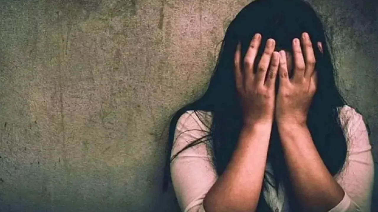 Kanpur: युवती से सौतेले नाना ने किया दुष्कर्म, गर्भवती होने पर कराया गर्भपात, पुलिस ने आरोपी को किया गिरफ्तार, भेजा जेल