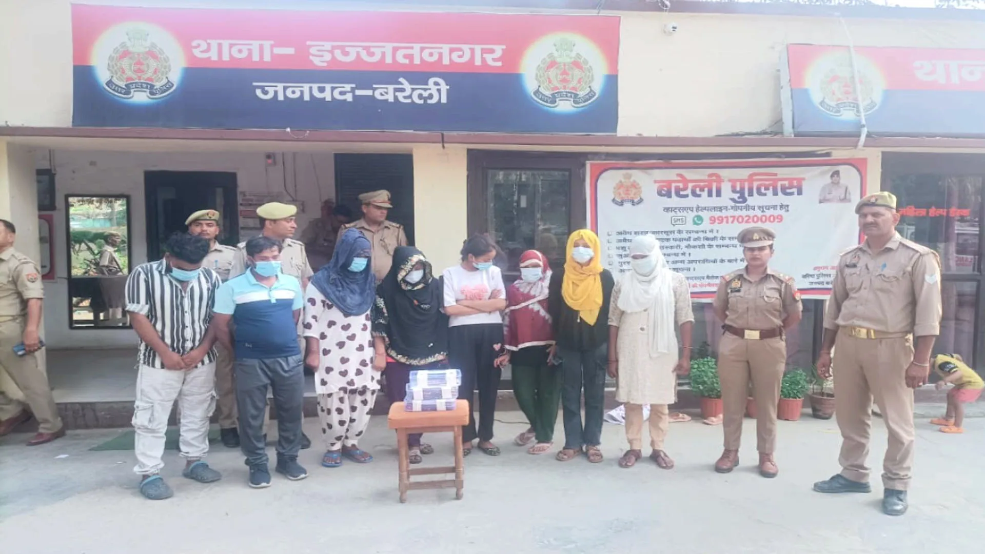 Bareilly: स्पा सेंटर की आड़ में होता था सेक्स ! छापा पड़ा तो छह लड़कियों समेत आठ धरे गए