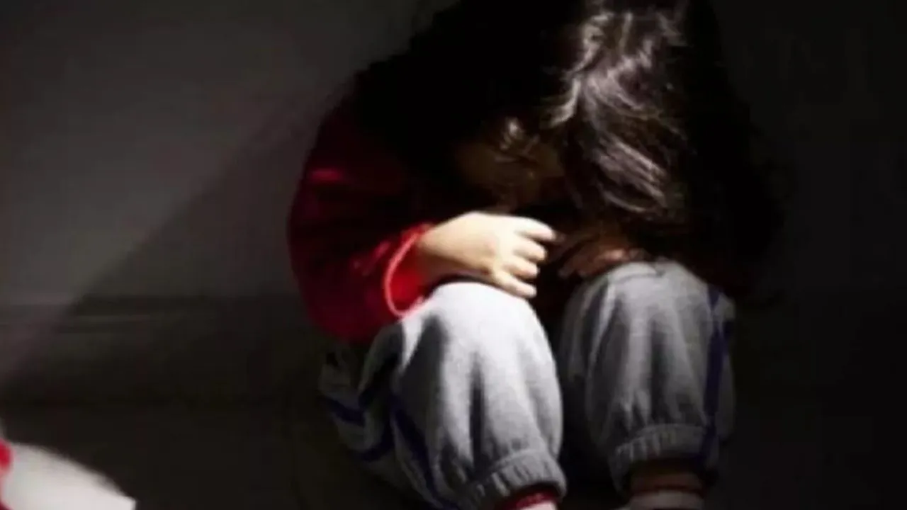 लखनऊ: बच्ची का मजिस्ट्रेट के समक्ष बयान दर्ज, वैन चालक आरिफ गया जेल, स्कूल बंद