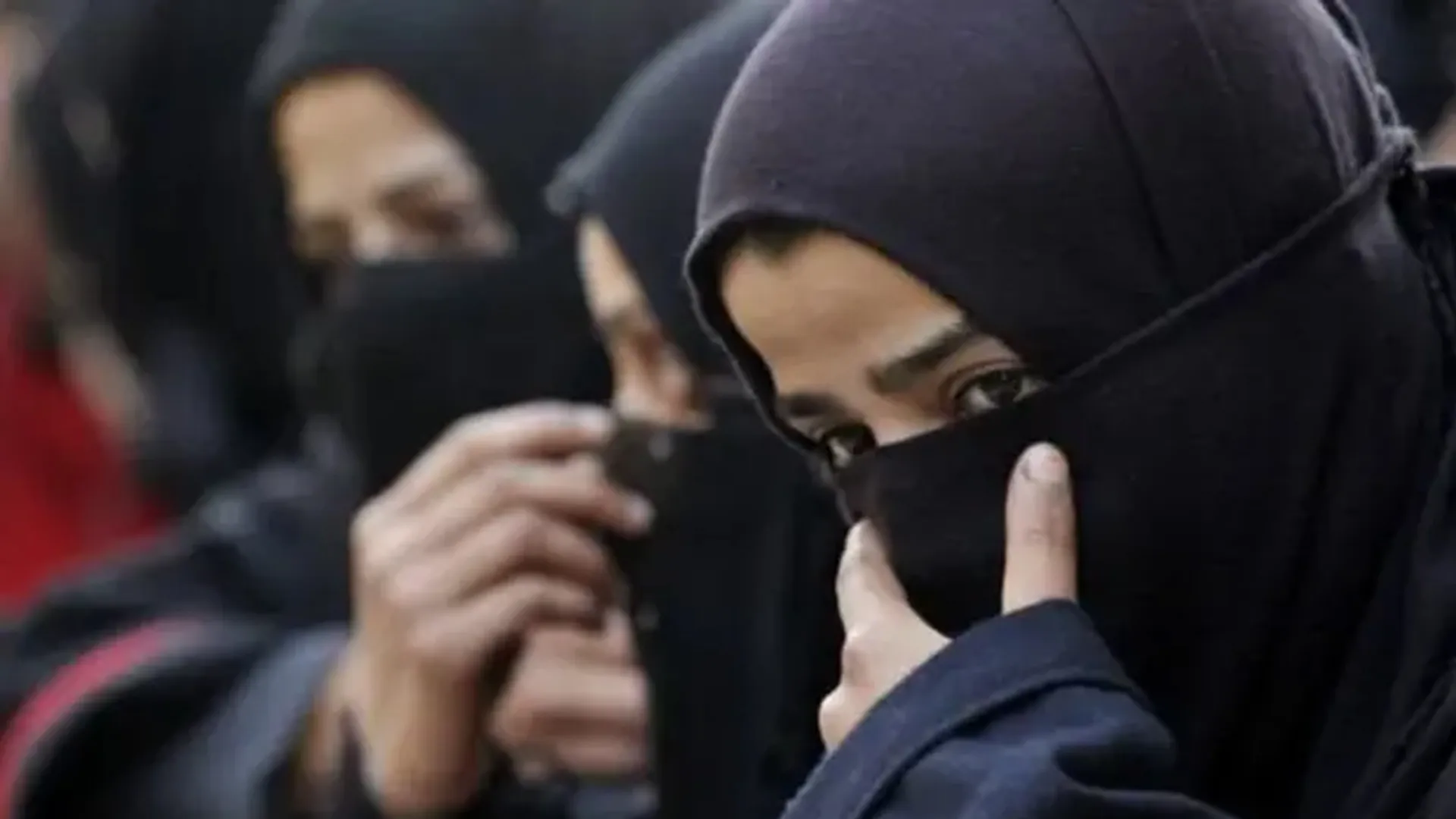 Bareilly: मुस्लिम युवती को सता रहा हलाला का डर...डीएम से मांगी हिंदू बनने की अनुमति