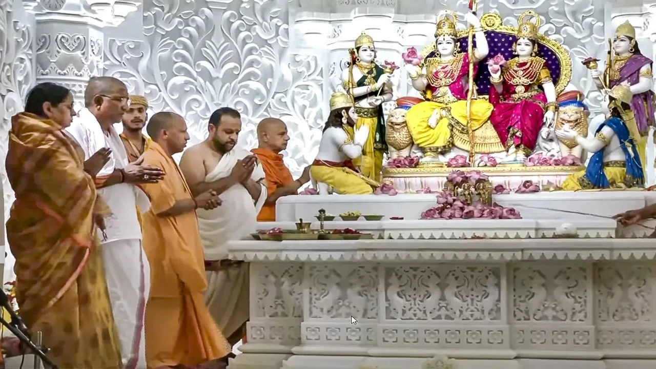 Ayodhya Ram Temple: अयोध्या में हुई 'राम दरबार' की प्राण-प्रतिष्ठा, CM योगी ने किया दर्शन-पूजन 