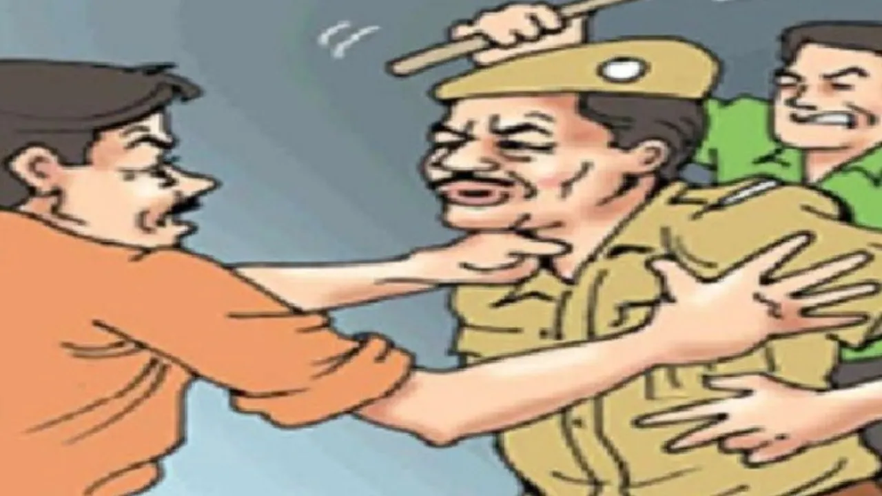 CHC में होश में आने पर घायल ने दरोगा की फाड़ी वर्दी, हेड कांस्टेबल को पीटा