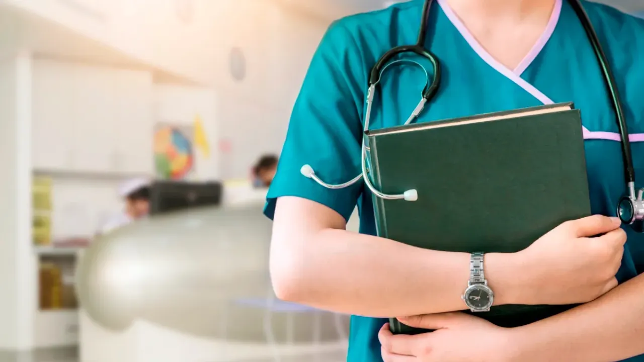 नर्सिंग स्टाफ को दिया जाए SGPGI के समान भत्ता, ऑल इंडिया रजिस्टर्ड नर्सेज फेडरेशन ने राज्य सरकार को सौंपा ज्ञापन