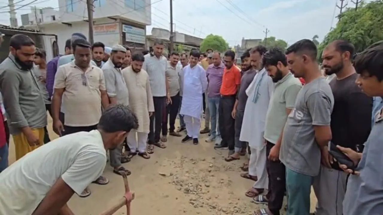 यूपी में सड़क निर्माण की गुणवत्ता पर उठे सवाल, मंत्री कपिल देव अग्रवाल ने रोका काम