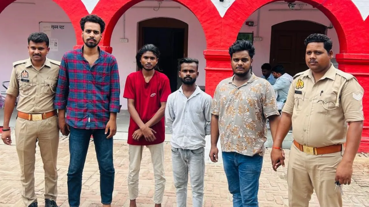 Lucknow News: दो कैफे में धड़ल्ले से चल रहा हुक्का बार, मैनेजर समेत चार गिरफ्तार