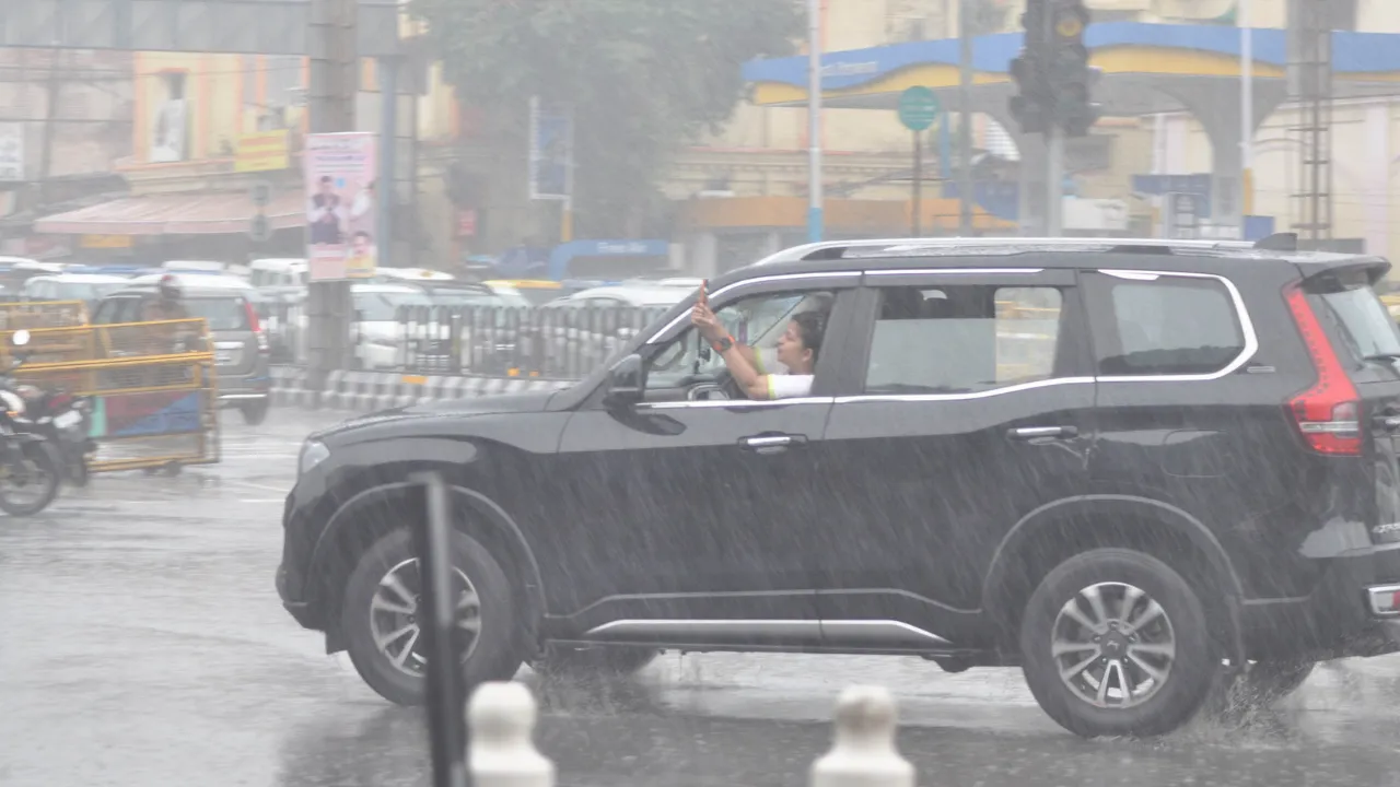 UP Weather: 14 जिलों में आज भारी बारिश की चेतावनी, 28 से 30 जून तक के लिए IMD ने जारी किया अलर्ट, जानें राजधानी का हाल