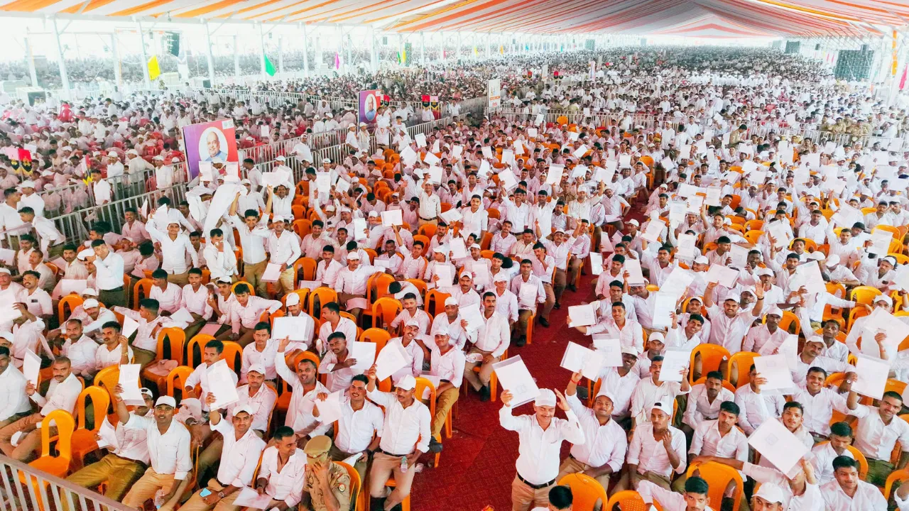 VIDEO: सिपाही बनीं 12 हजार से अधिक बेटियों में दिखा उत्साह, बोलीं-निष्पक्ष नीति से बनीं सिपाही, आज योग्यता को प्राथमिकता