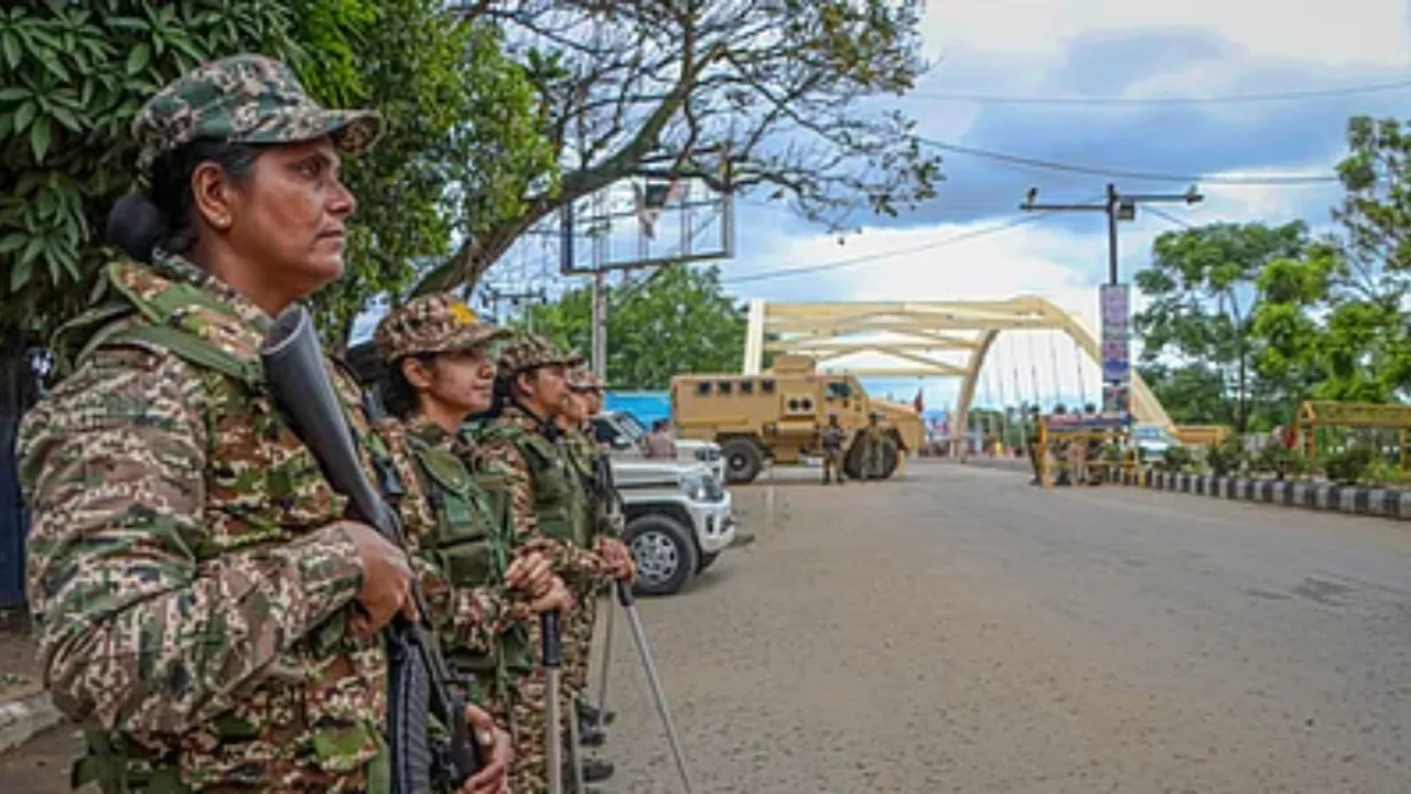 मणिपुर: सुरक्षाकर्मियों पर गोलीबारी के आरोप में मेइती संगठन का सदस्य गिरफ्तार, हिरासत में 19 अन्य 