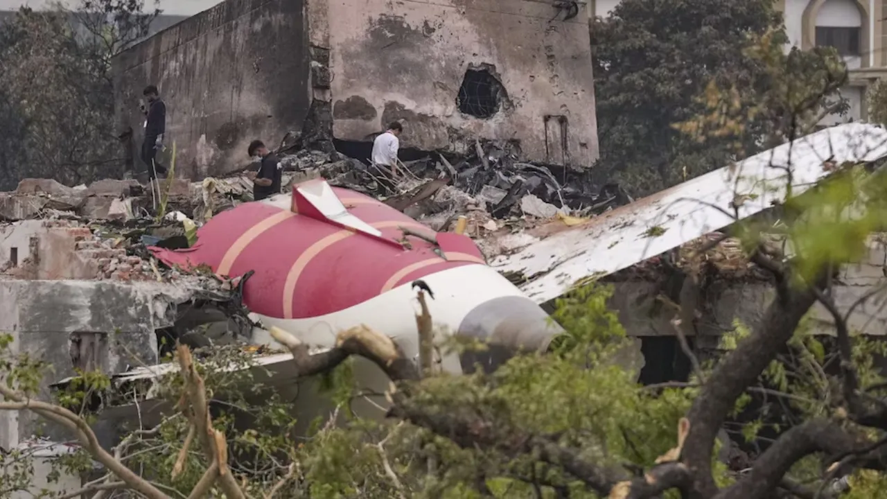 क्या प्लेन क्रैश और मौत होने पर हेलिकॉप्टर चलाने वाली कंपनी देती है मुआवजा? जान लें क्या हैं नियम