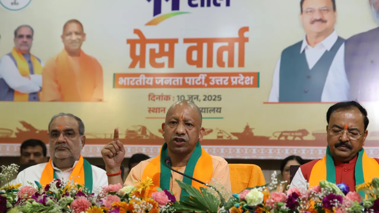 'PM मोदी के 11 साल आत्मनिर्भर और विकसित भारत की नींव के स्वर्णिम युग'- CM योगी