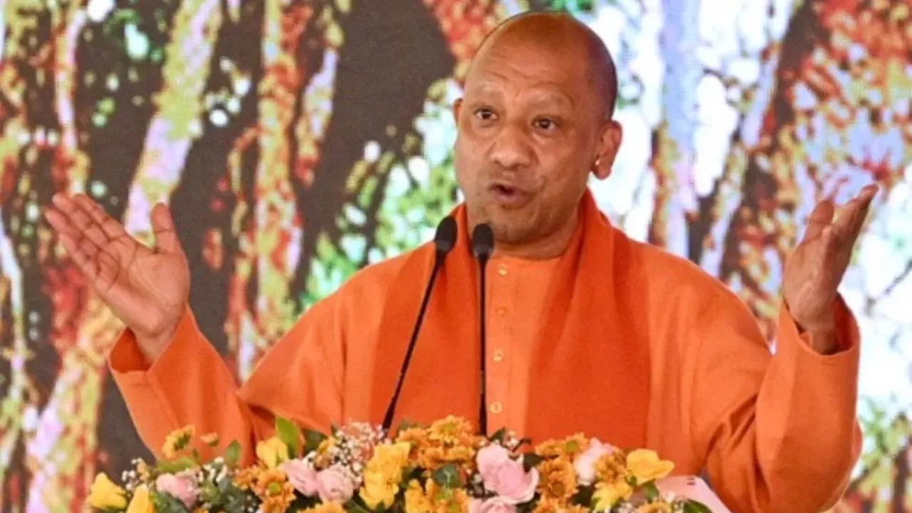 संतों ने समाज को दिखाई एकता और जोड़ने की राह: CM योगी 