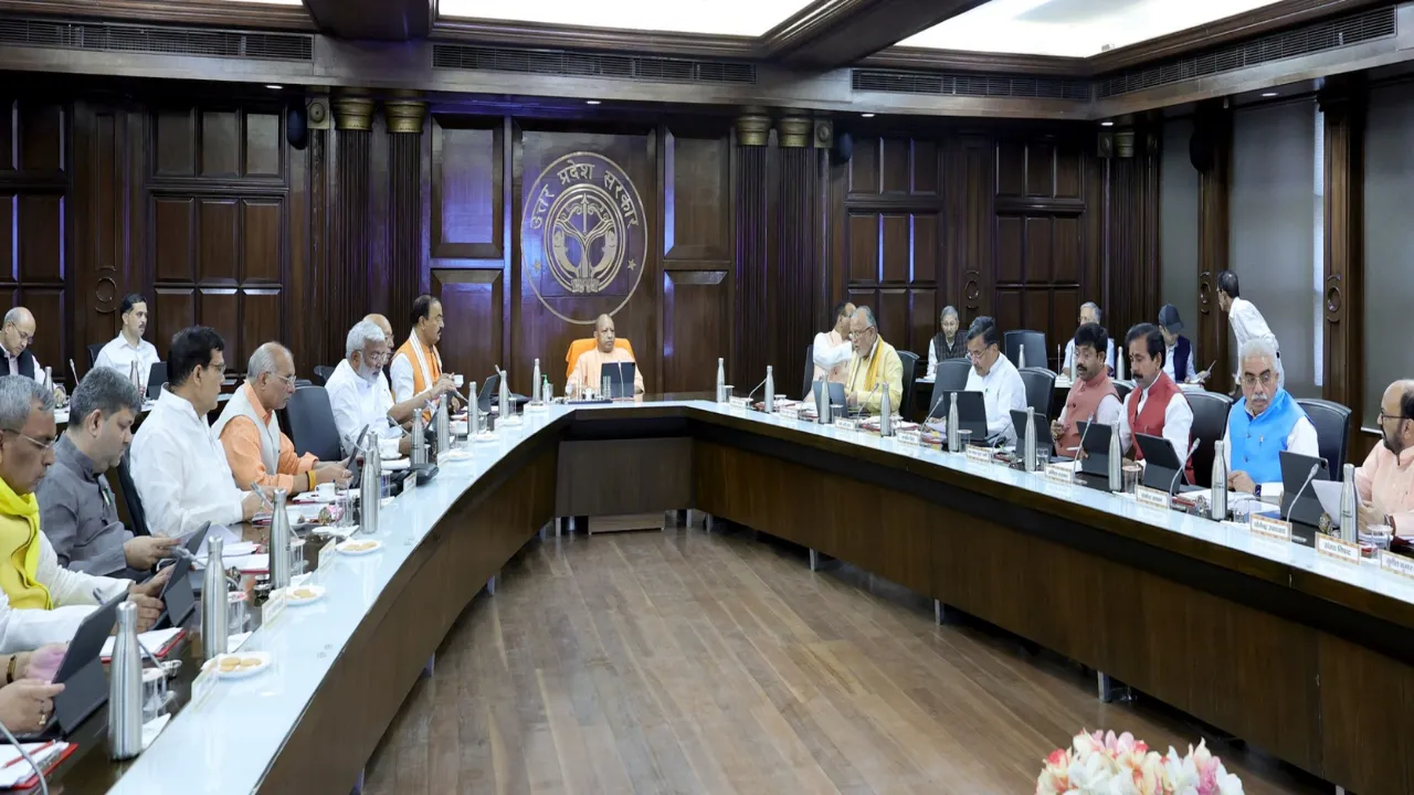 UP Cabinet Meeting: धार्मिक और पर्यटन स्थलों पर उपलब्ध होगी होमस्टे सुविधा, योगी सरकार का बड़ा फैसला