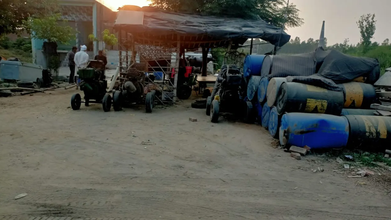 Bareilly: नहरों की पटरियों पर अवैध कब्जों की मची होड़, कहीं पाइप तो कहीं मिट्टी डालकर सजा ली दुकानें