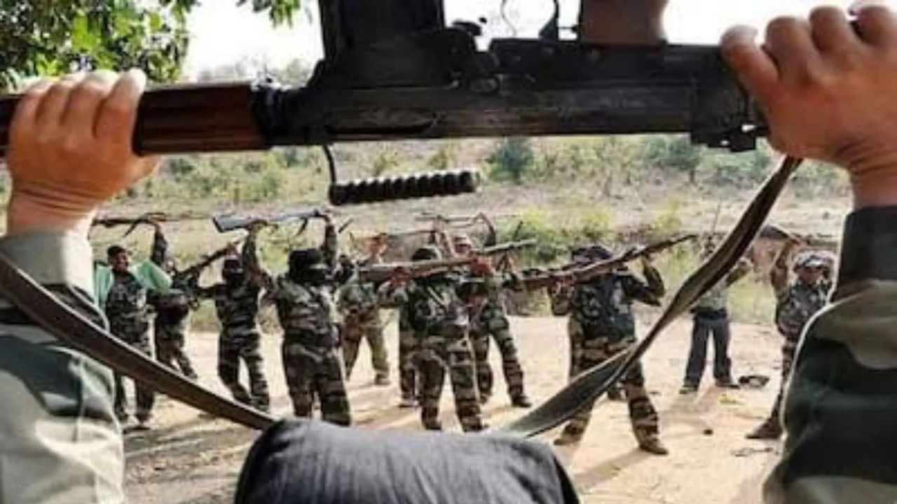 नक्सल मुक्त राज्य की ओर अग्रसर छत्तीसगढ़, सुकमा में 16 नक्सलियों ने किया आत्मसमर्पण, 50 हजार की मिली सहायता