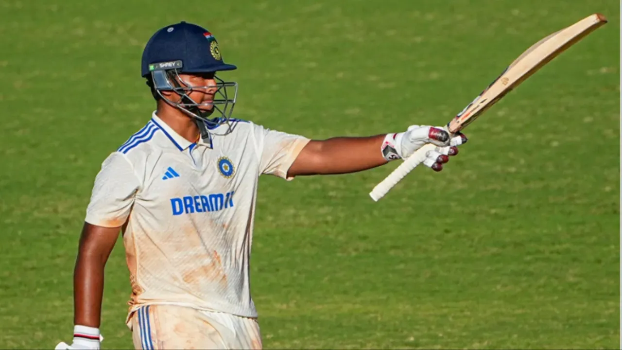 Vaibhav Suryavanshi U19 Debut: वैभव सूर्यवंशी की तूफानी बल्लेबाजी से खौफ में इंग्लैंड की टीम, चौकों-छक्कों की जमकर की बरसात