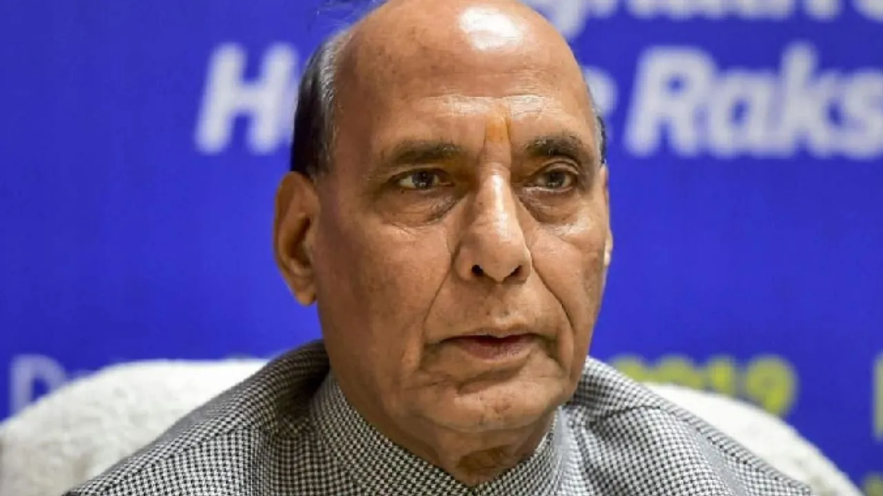 International Yoga Day 2025: रक्षा मंत्री ने सेना के जवानों के साथ मिलकर दिया एकता का संदेश, कहा- 'समाज और विचार के स्तर पर भी करें योग'