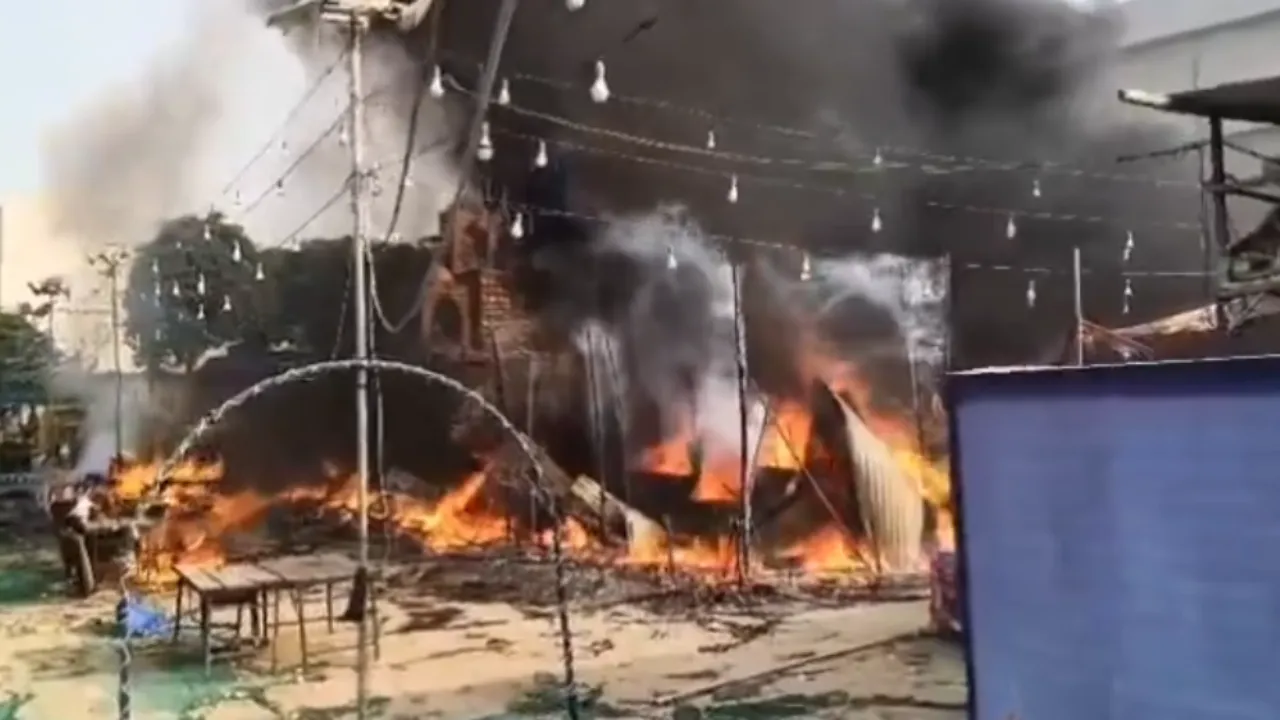 सहारनपुर: ट्रेड फेयर मेले में शॉर्ट सर्किट से लगी भीषण आग, 24 दुकानें जलकर राख