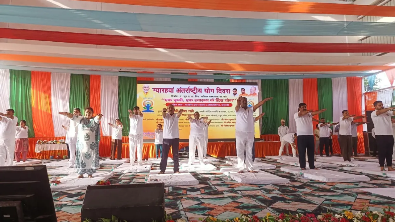 बाराबंकी: योग शिविर में सैकड़ों ने किया योग, स्वस्थ जीवन का लिया प्रण, प्रभारी मंत्री बोले- पीएम मोदी ने दी योग को वैश्विक पहचान