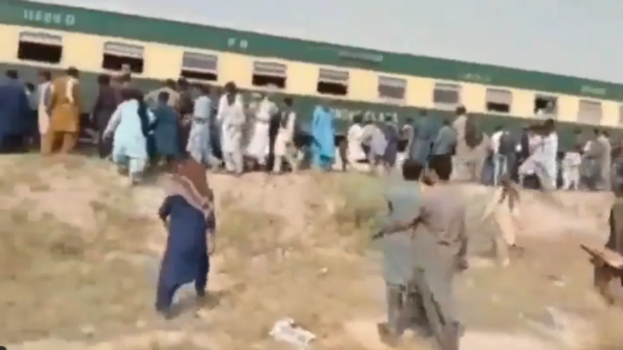 पाकिस्तान में फिर हुआ ब्लास्ट, जाफर एक्सप्रेस विस्फोट के बाद हुई डिरेल, 4 डिब्बे पटरी से उतरे, देखें Video