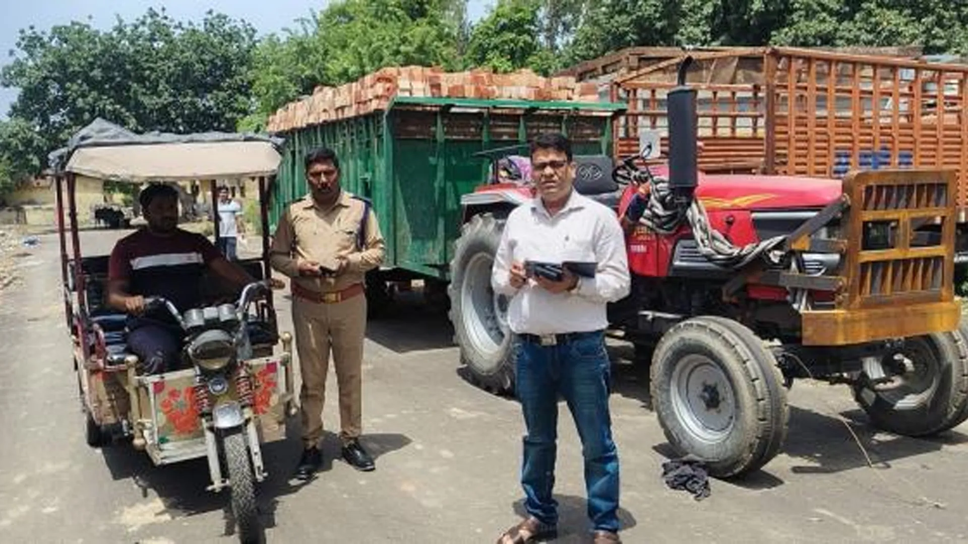 संभल : 15 ई-रिक्शा किए सीज, 2.25 लाख जुर्माना वसूला