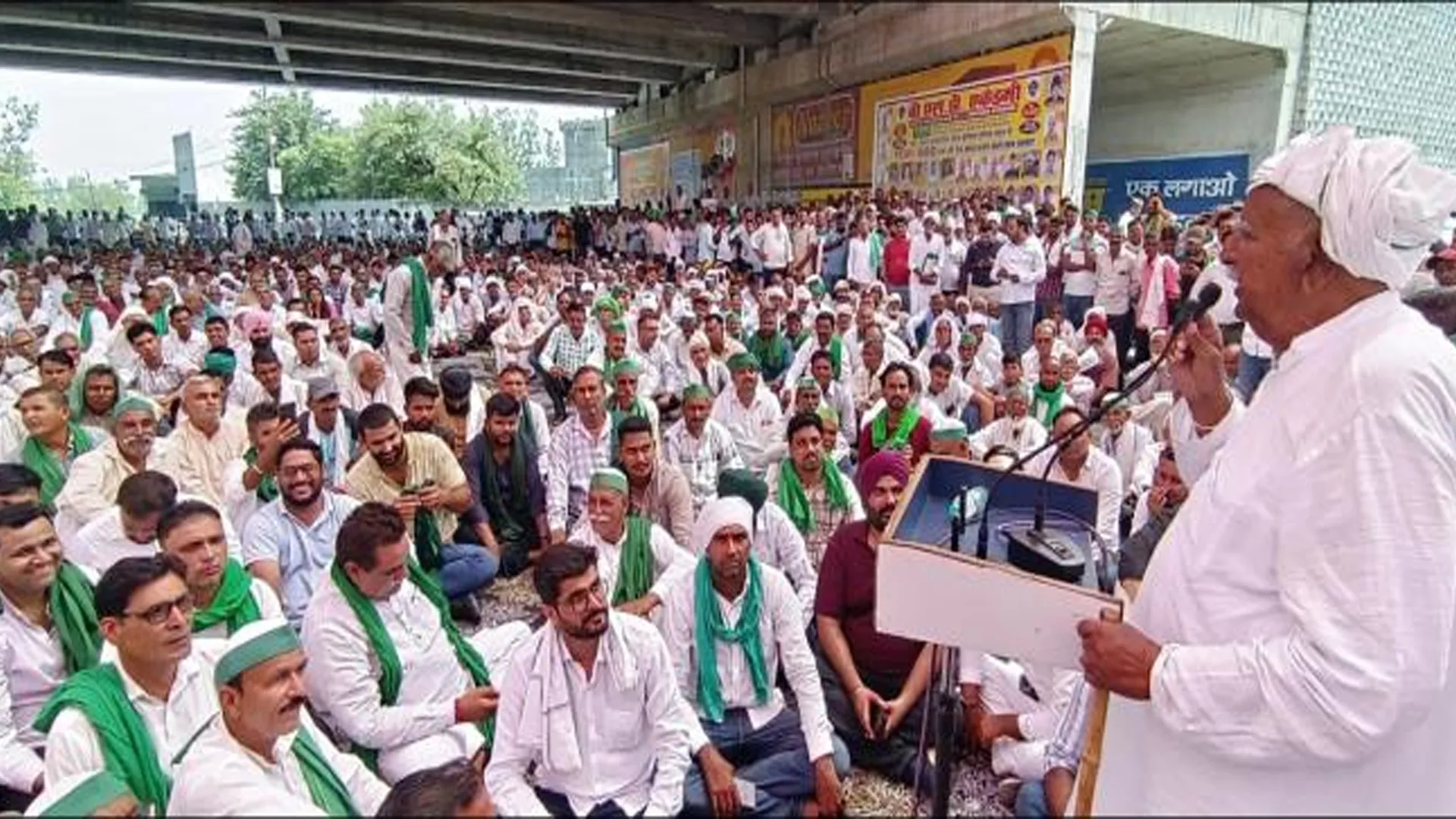 अमरोहा : भाकियू टिकैत ने किया धरना प्रदर्शन, हाईवे जाम