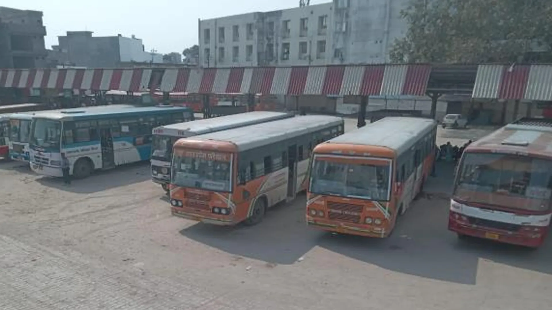 बरेली : रोडवेज की बसों में डिजिटल पेमेंट के दावे धड़ाम, यात्री परेशान