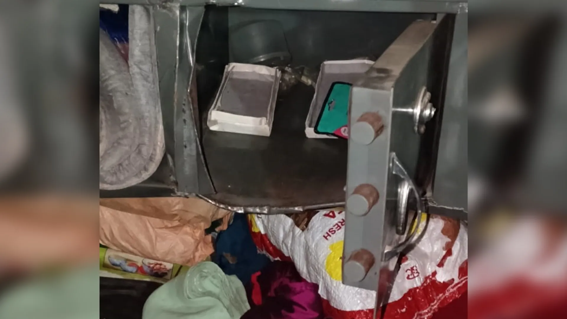 लखीमपुर खीरी : खकरा के एक घर से नगदी समेत तीन लाख के जेवर चोरी