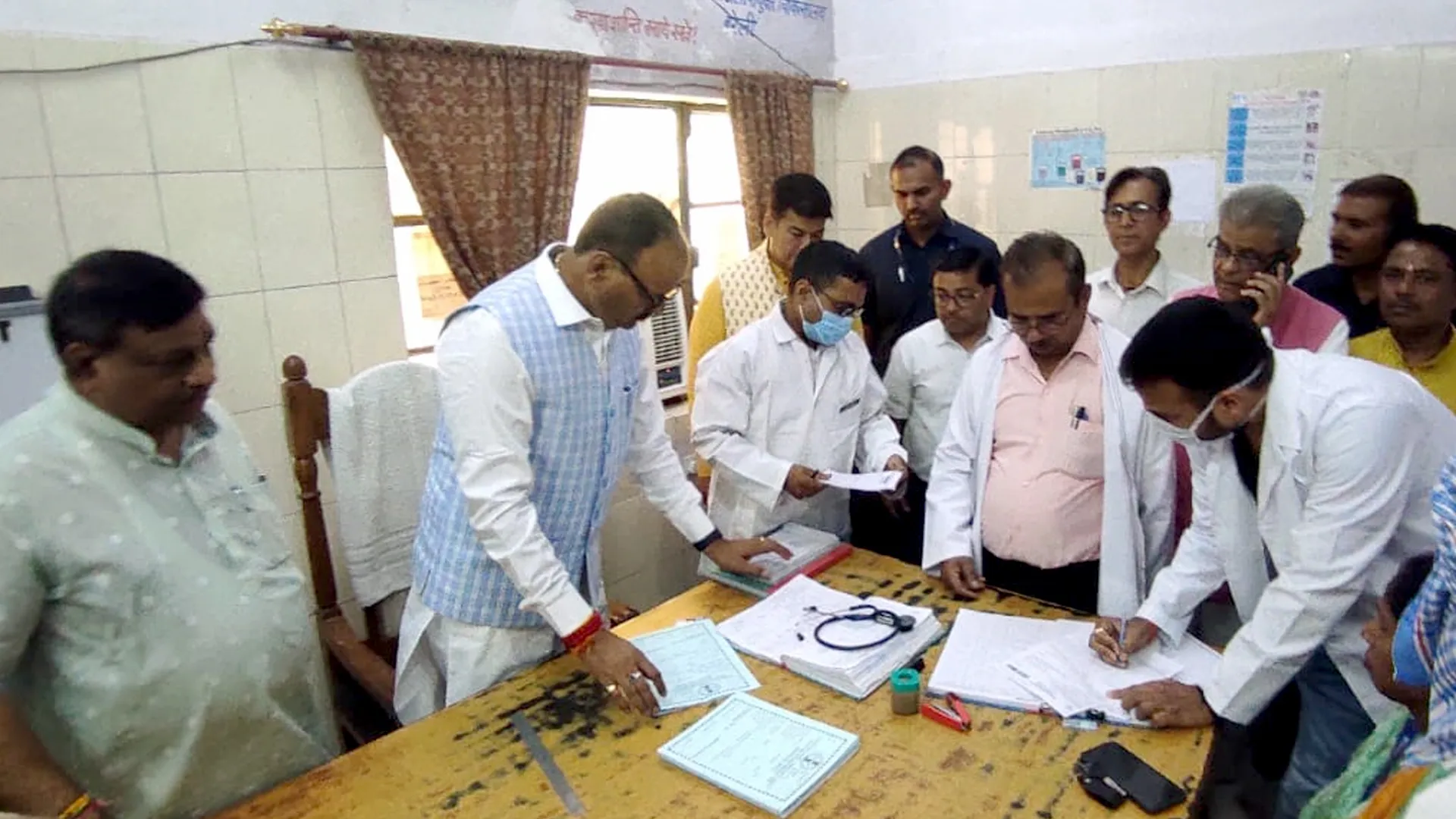 बरेली : डिप्टी सीएम को जिला अस्पताल में मिली गंदगी, एडीएसआईसी को फटकार