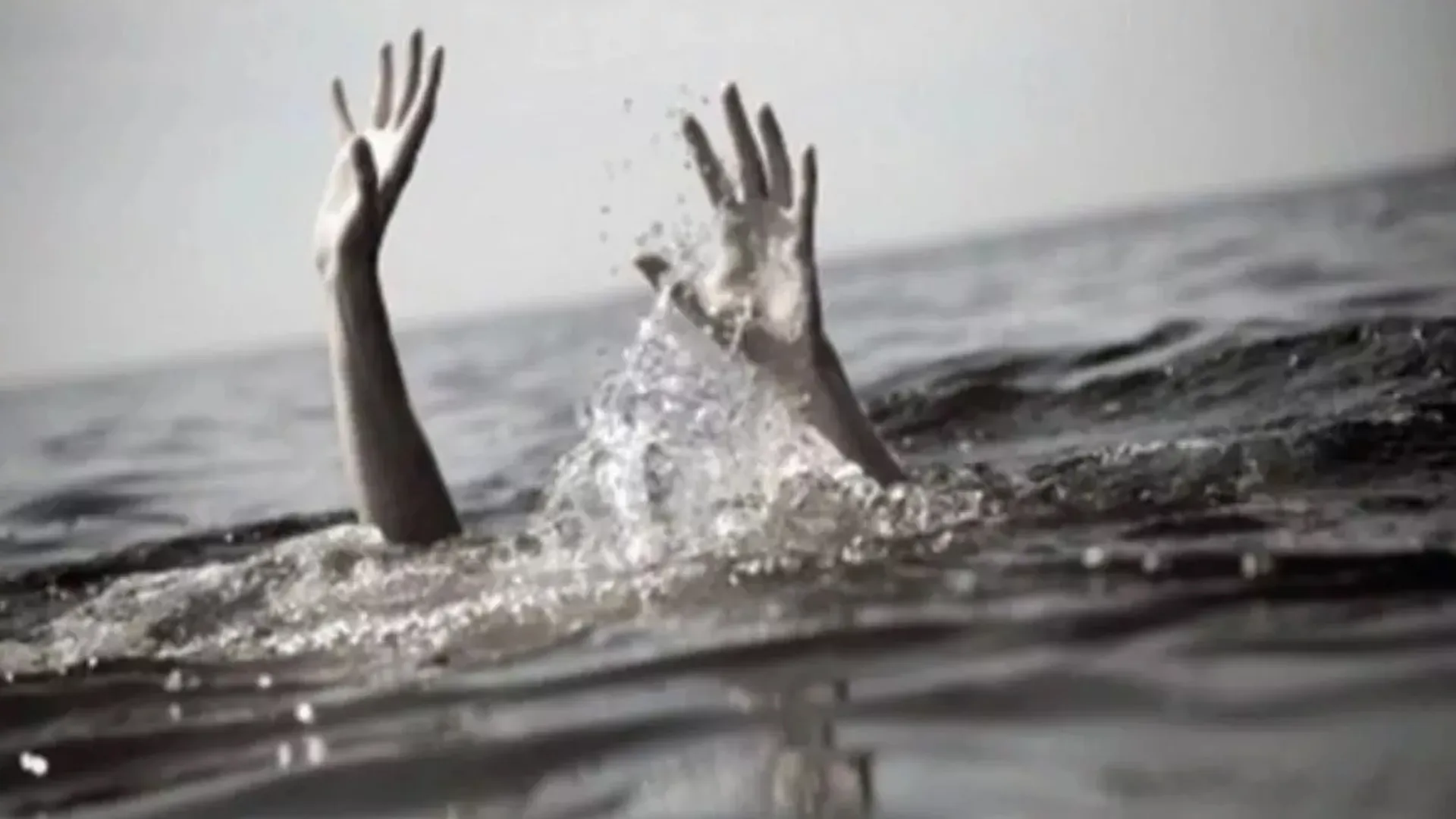 लखीमपुर खीरी : साथियों के साथ शारदा नदी में नहाने गया किशोर डूबा, लापता